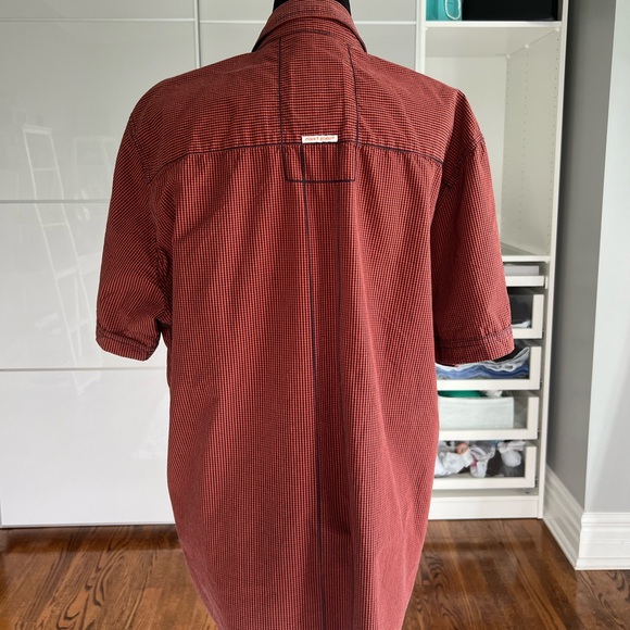 Pointe Zero Button Up Shirt - Picture 5 of 6